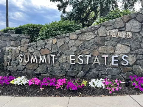 1002 Paradise Rd #2P, Swampscott, MA 01907