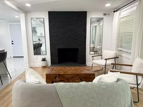 Living - 237 River Rd, Andover, MA 01810 photo 2 of 3
