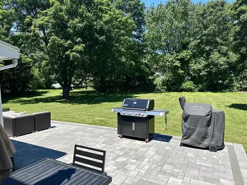 Exterior - 237 River Rd, Andover, MA 01810 photo 4 of 6