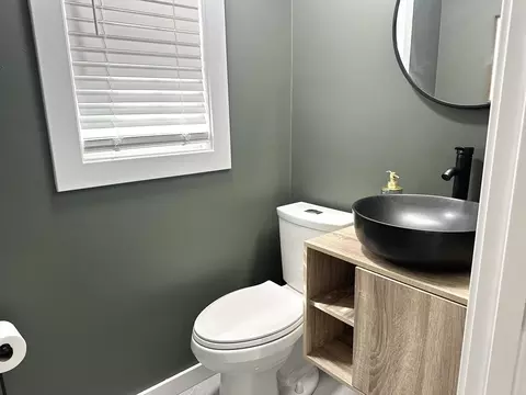 Bath - 237 River Rd, Andover, MA 01810 photo 1 of 4