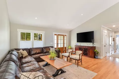 19 Coombs Ln, Mashpee, MA 02649 photo 4