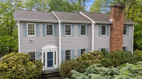 138 Worcester Ln, Waltham, MA 02451