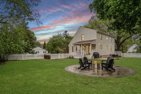 1 Carter Rd, Woburn, MA 01801