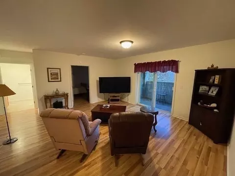110 Dillingham Ave #210, Falmouth, MA 02540