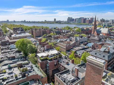 15 River St #602, Boston, MA 02108