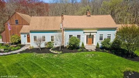82 Chestnut Hill Rd, Millville, MA 01529