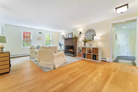 25 Wood Dr, Mendon, MA 01756 photo 8