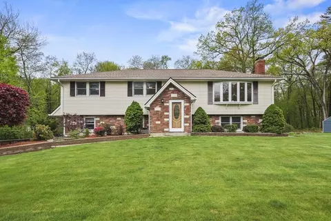 41 Lancaster Dr, Tewksbury, MA 01876