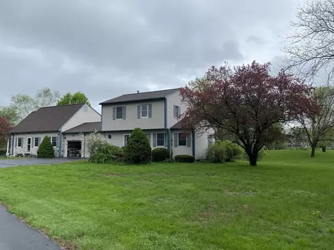 14 Plain Rd E #B, Deerfield, MA 01373