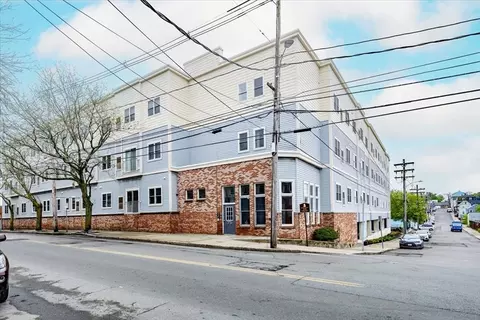 75 Walnut St #311, Peabody, MA 01960