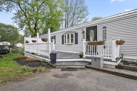 18 Maple St #22, Pepperell, MA 01463