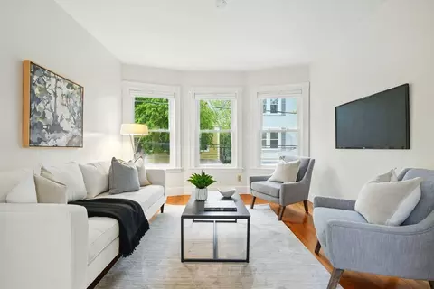 65 Eustis St #2, Cambridge, MA 02140