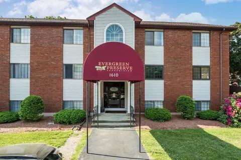 1610 Skyline Dr #11, Lowell, MA 01854