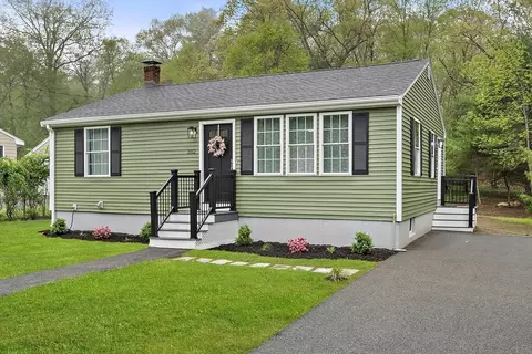 302 Weymouth St, Holbrook, MA 02343
