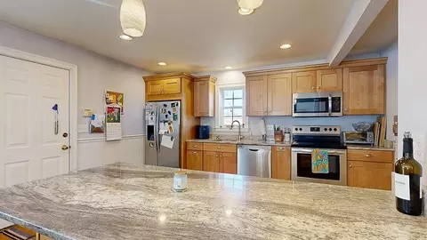 6 Zenith Dr, Worcester, MA 01602 photo 2