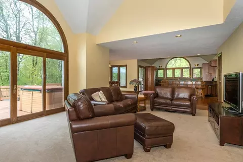45 Strawberry Ln, Canton, MA 02021 photo 9