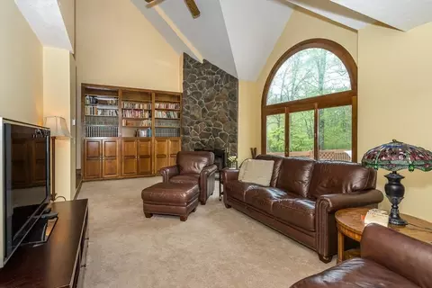 45 Strawberry Ln, Canton, MA 02021 photo 7