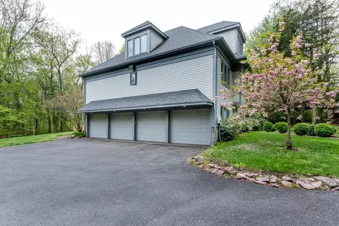 45 Strawberry Ln, Canton, MA 02021 photo 3