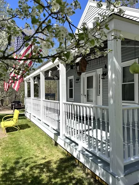 133 Main St, Sandown, NH 03873