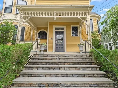 40 Dartmouth St #1, Somerville, MA 02145