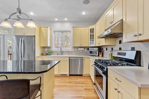 18 Danforth Ln, Bolton, MA 01740 photo 4