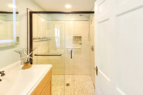 Bath - 197 Eastern Ave, Worcester, MA 01605 photo 3 of 4
