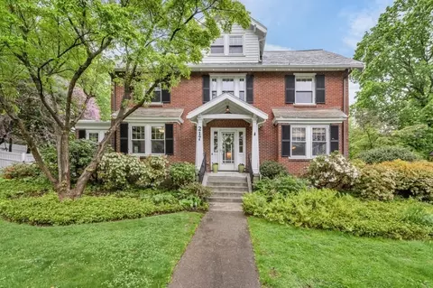 217 Plymouth Rd, Newton, MA 02461