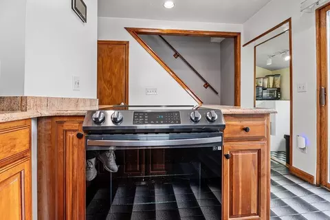 51 Cherry St, Fairhaven, MA 02719 photo 6
