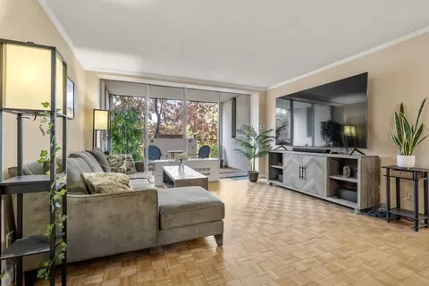 33 Pond Ave #419, Brookline, MA 02445