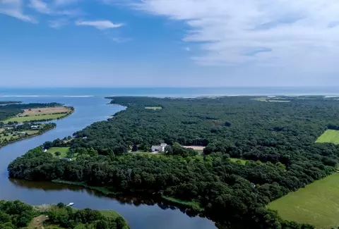 41 Cobbs Hill Rd, Chilmark, MA 02535