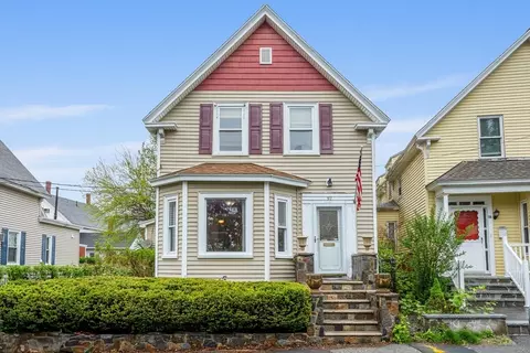 92 12th St, Lowell, MA 01850
