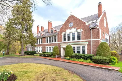 63 Garden Rd #C1, Wellesley, MA 02481