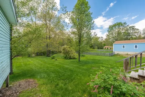 Exterior - 183 Brookside Cir, Northampton, MA 01062 photo 4 of 9