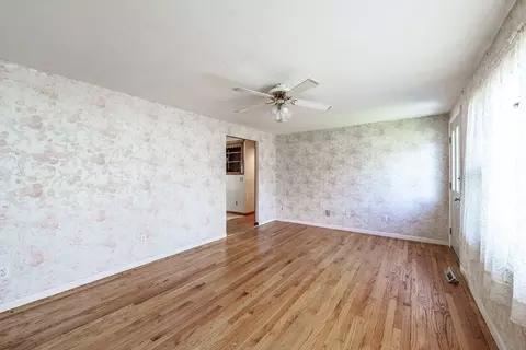 Living - 183 Brookside Cir, Northampton, MA 01062 photo 4 of 5