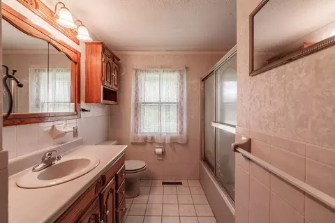 Bath - 183 Brookside Cir, Northampton, MA 01062 photo 1 of 1