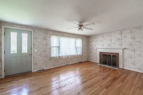 Living - 183 Brookside Cir, Northampton, MA 01062 photo 1 of 5