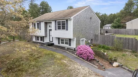 11 Lori Ln, Wareham, MA 02538