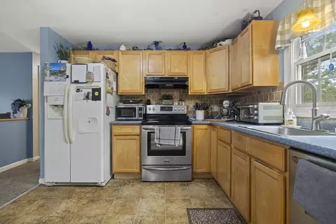 11 Lori Ln, Wareham, MA 02538 photo 9