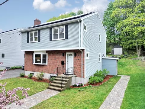 59 Stearns Rd, West Roxbury, MA 02132