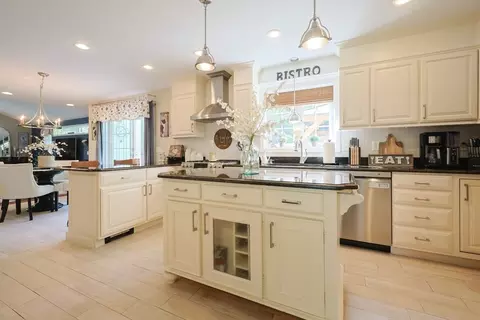 16 Judith Cir, Sutton, MA 01590 photo 2