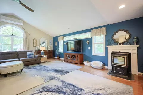 16 Judith Cir, Sutton, MA 01590 photo 6