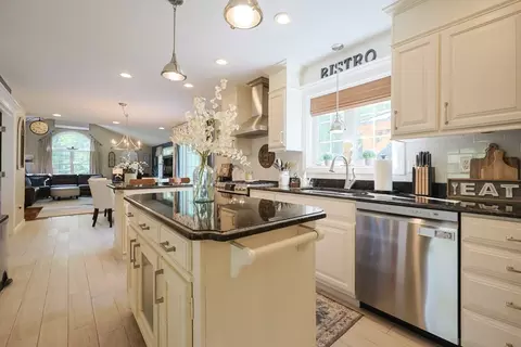 16 Judith Cir, Sutton, MA 01590 photo 3