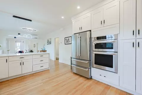 20 Holland St #20, Newton, MA 02458