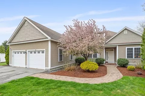 105 Candlewood Ln #105, Clinton, MA 01510