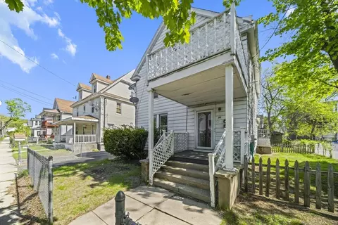 77 Parkside St, Springfield, MA 01104 photo 2