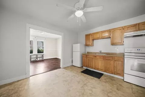 77 Parkside St, Springfield, MA 01104 photo 5