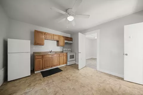 77 Parkside St, Springfield, MA 01104 photo 6