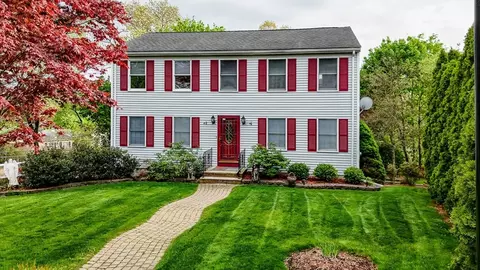 91 Leonard Cir, Lowell, MA 01854