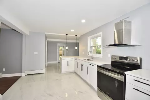 25 Pineywood Ave, Wilbraham, MA 01095