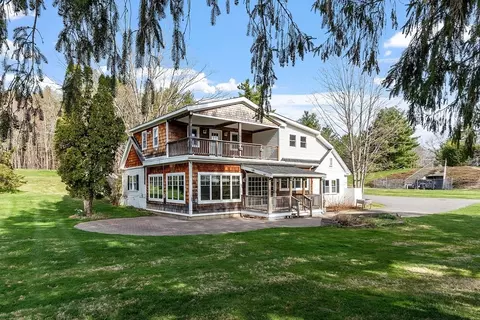 25 Maple St, Pepperell, MA 01463